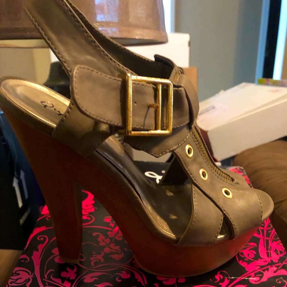 New, Taupe sandal, 8.5